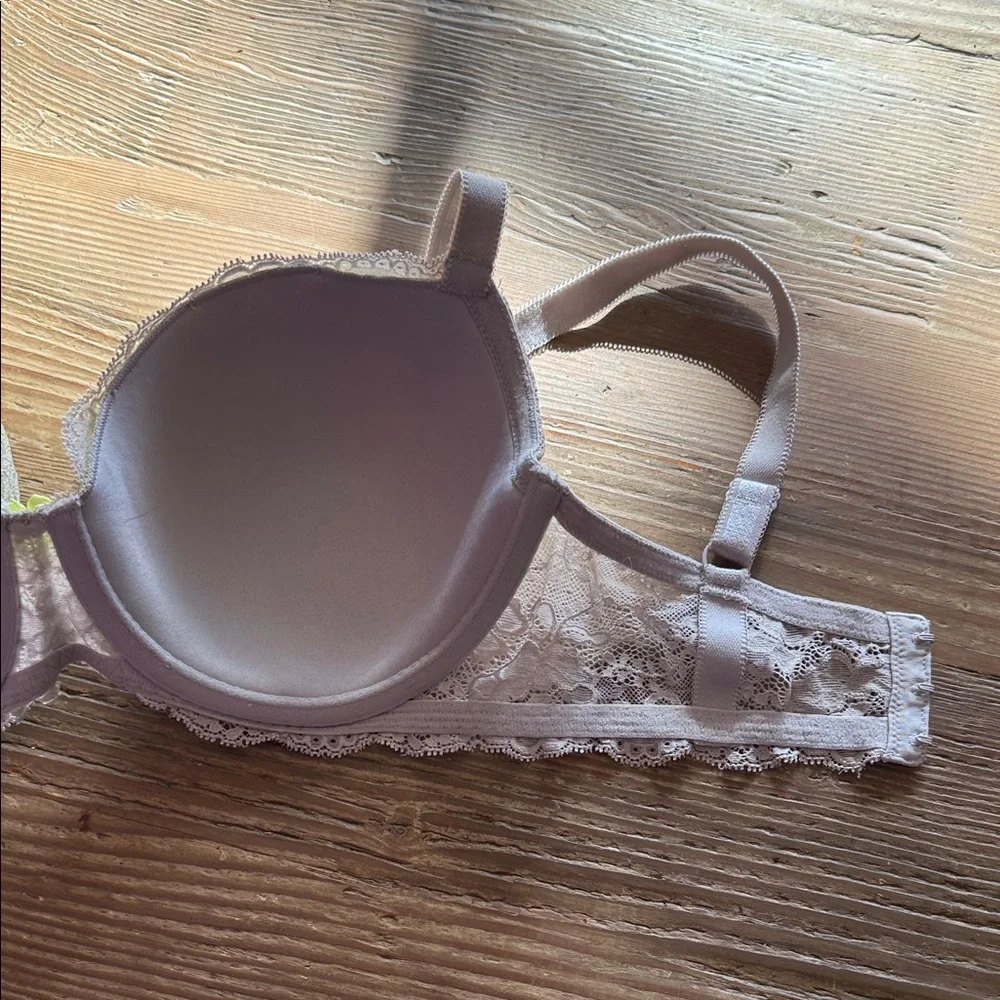Victoria's Secret Lace Bra in Light Yellow and Cream